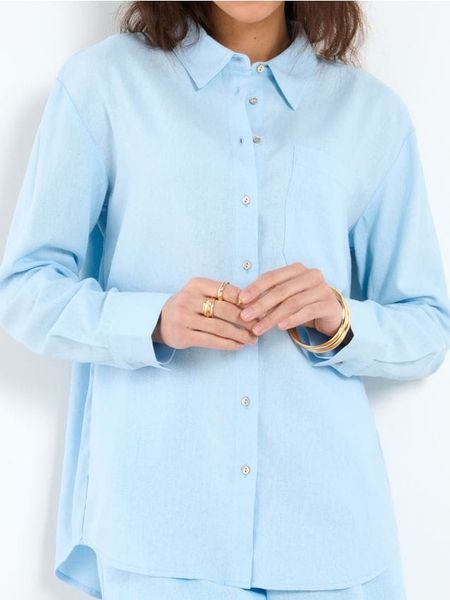 Wiskozowa koszula z domieszką lnu - błękitny. Niebieskie koszule Sinsay, l, bez wzorów, z materiału, bez kołnierzyka, bez ramiączek. Za 39.99 zł.