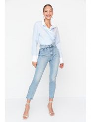 Trendyol Dżinsy - Mom fit - w kolorze błękitnym rozmiar: 36. Niebieskie jeansy Trendyol, bez wzorów, z podwyższonym stanem. Za 70.08 zł.