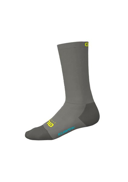 Skarpetki rowerowe Alé Cycling Team Klimatik. Szare skarpety ALÉ CYCLING, bez wzorów, z elastanu. Za 70.99 zł.