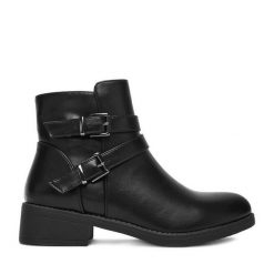 Botki DeeZee. Czarne botki DeeZee, bez wzorów, bez obcasa, na płaskiej podeszwie, bez zapięcia. Za 179.99 zł.