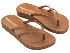 Klapki damskie japonki Ipanema Bossa Soft. Brązowe klapki Ipanema, bez wzorów, z materiału, bez obcasa. Za 89.00 zł.