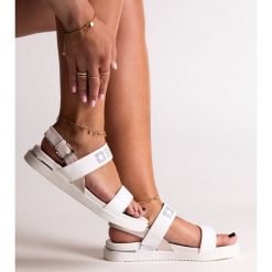 Białe sportowe sandały Big Star LL274939. Białe sandały bez wzorów, eleganckie, bez obcasa, na platformie, bez zapięcia. Za 148.97 zł.