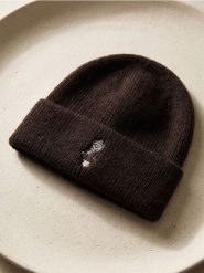 Czapka beanie z haftem - brązowy. Brązowe czapki Sinsay, bez wzorów. Za 19.99 zł.