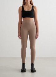 Damskie legginsy wysoki stan, drapane wewnątrz, second skin Warming ciemny brąz. Brązowe legginsy AIM'N, l, bez wzorów, z elastanu, z podwyższonym stanem, długie. Za 202.80 zł.