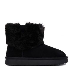 Śniegowce Lasocki. Czarne botki Lasocki, bez wzorów, bez obcasa, na płaskiej podeszwie, bez zapięcia. Za 249.99 zł.