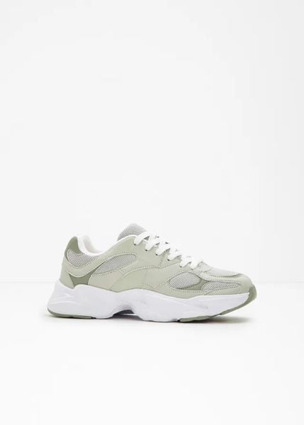 Sneakersy chunky. Zielone obuwie sportowe bonprix, z materiału, bez zapięcia. Za 149.99 zł.