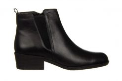 Botki Bayla-161 077 41439 Black 161551, Czarny, Skóra naturalna - 38. Czarne botki Bayla, na zimę, bez wzorów, z gumy, bez obcasa, bez zapięcia. W wyprzedaży za 224.10 zł.