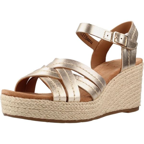 Sandały CLARKS SABINA STRAP Złoty. Żółte sandały Clarks, bez wzorów, ze skóry, bez obcasa, bez zapięcia. Za 257.99 zł.