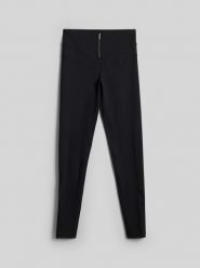 4F Legginsy dzianinowe damskie - czarne M. Czarne legginsy 4f, m, bez wzorów, z dzianiny. Za 129.99 zł.