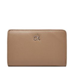 Portfel Calvin Klein. Brązowe portfele Calvin Klein, bez wzorów. Za 139.99 zł.