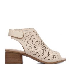 Sandały Remonte. Brązowe sandały Remonte, bez wzorów, bez obcasa, na słupku, bez zapięcia. Za 379.99 zł.