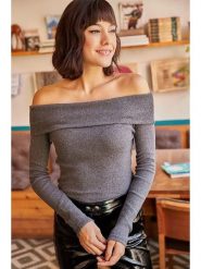 Olalook Sweter w kolorze szarym rozmiar: onesize. Szare swetry Olalook, bez wzorów, z bawełny, bez ramiączek. Za 52.99 zł.