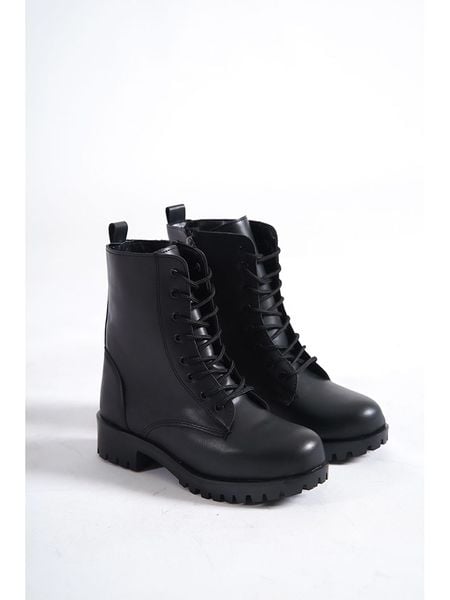 Trendyol Botki w kolorze czarnym rozmiar: 37. Czarne botki Trendyol, bez wzorów, bez obcasa, bez zapięcia. Za 65.54 zł.