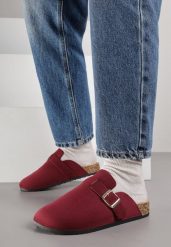 Bordowe Klapki z Ozdobnym Paskiem i Klamrą Calevelis. Czerwone klapki Born2be, bez wzorów, z jeansu, z okrągłym noskiem, bez obcasa, na obcasie. Za 69.99 zł.