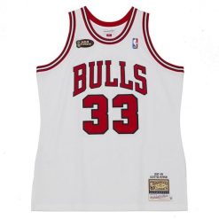 Autentyczna koszulka Chicago Bulls Scottie Pippen Finals 1997/98. Białe bluzki Mitchell & Ness, bez wzorów, sportowe, bez kołnierzyka, bez ramiączek. Za 1,187.00 zł.