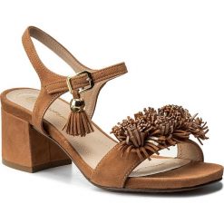 Sandały SOLO FEMME - 33701-01-H48/H27-07-00 Cuoio. Brązowe sandały Solo Femme, z aplikacjami, ze skóry, bez obcasa, na obcasie, bez zapięcia. W wyprzedaży za 249.00 zł.