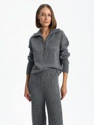 BGN Sweter w kolorze antracytowym rozmiar: 38. Czarne swetry BGN, bez wzorów, bez ramiączek. Za 153.34 zł.