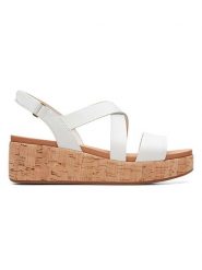 Clarks Skórzane sandały w kolorze białym na koturnie rozmiar: 36. Białe sandały Clarks, bez wzorów, ze skóry, z otwartym noskiem, bez obcasa, na koturnie, bez zapięcia. Za 161.45 zł.