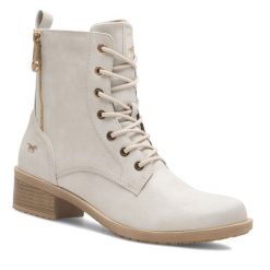 Botki Mustang. Białe botki Mustang, bez wzorów, bez obcasa, na płaskiej podeszwie, bez zapięcia. Za 251.99 zł.