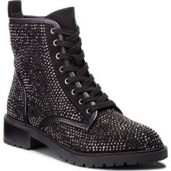 Botki STEVE MADDEN - Ozzy Ankleboot SM11000131-04004-010 Black Multi. Czarne botki Steve Madden, z aplikacjami, z materiału, bez obcasa, bez zapięcia. W wyprzedaży za 449.00 zł.