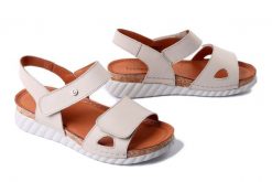 COMFORTABEL 710206-08 beige, sandały damskie. Brązowe sandały Comfortabel, bez wzorów, ze skóry, bez obcasa, bez zapięcia. Za 359.90 zł.