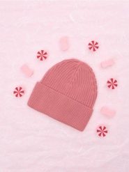 Czapka - różowy. Czerwone czapki Sinsay, bez wzorów, z materiału. Za 25.99 zł.