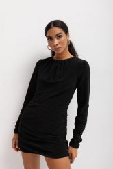 Dopasowana sukienka z marszczeniami w kolorze SHINY BLACK - ALIZEE-S. Czarne sukienki Marsala, na co dzień, s, bez wzorów, z materiału, klasyczne, bez kołnierzyka, bez ramiączek, mini, dopasowane. W wyprzedaży za 74.95 zł.