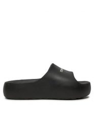 Tommy Jeans Klapki EN0EN02763 Czarny. Czarne klapki Tommy Jeans, bez wzorów, z jeansu, bez obcasa. Za 169.99 zł.