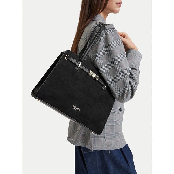 Torebka Nine West. Czarne torebki klasyczne Nine West, bez wzorów, bez dodatków. Za 279.99 zł.