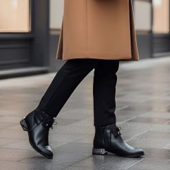 Botki damskie Armodo, ocieplane futerkiem zapinane na suwak i na płaskim obcasie, czarne, 1396. Czarne botki Armodo, bez wzorów, ze skóry, bez obcasa, na obcasie, bez zapięcia. Za 407.99 zł.