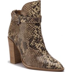 Botki BRONX - 34110-P BX 1217 Cappuccino 125. Brązowe botki Bronx, bez wzorów, ze skóry, bez obcasa, na obcasie, bez zapięcia. W wyprzedaży za 299.00 zł.