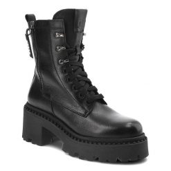 Czarne Botki Nessi Skórzane Buty Damskie. Czarne botki Nessi, bez wzorów, ze skóry, bez obcasa, bez zapięcia. Za 449.00 zł.