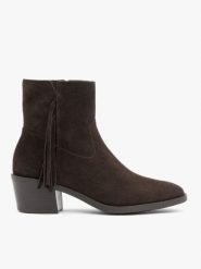 Ciemnobrązowe skórzane botki. Brązowe botki Ryłko, bez wzorów, ze skóry, bez obcasa, na obcasie, bez zapięcia. Za 479.99 zł.