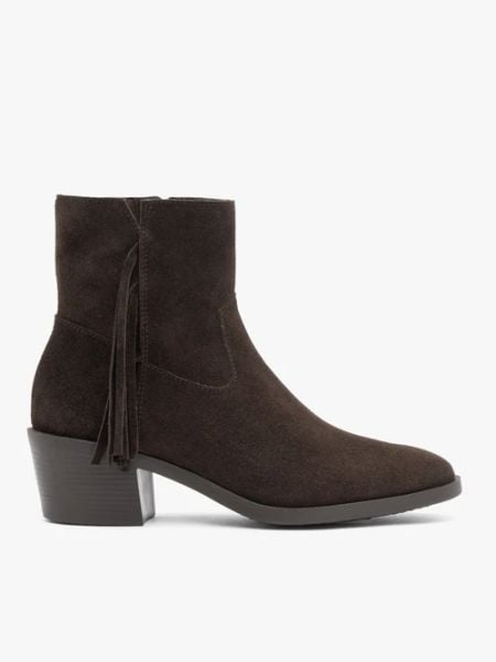 Ciemnobrązowe skórzane botki. Brązowe botki Ryłko, bez wzorów, ze skóry, bez obcasa, na obcasie, bez zapięcia. Za 479.99 zł.