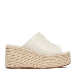 Espadryle Badura. Białe espadryle Badura, bez wzorów, bez obcasa, bez zapięcia. Za 349.99 zł.