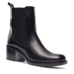 Botki Gino Rossi. Czarne botki Gino Rossi, bez wzorów, bez obcasa, na słupku, bez zapięcia. Za 349.99 zł.
