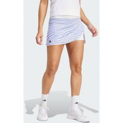 Spódnica damskie adidas Club Graphic Skirt. Niebieskie koszulki sportowe Adidas, bez wzorów, z poliesteru, bez ramiączek. Za 190.00 zł.