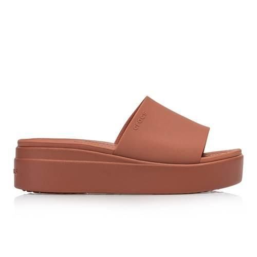 Klapki Dla Dorosłych Crocs Brooklyn Slide. Brązowe klapki Crocs, bez wzorów, z materiału, bez obcasa. Za 149.99 zł.