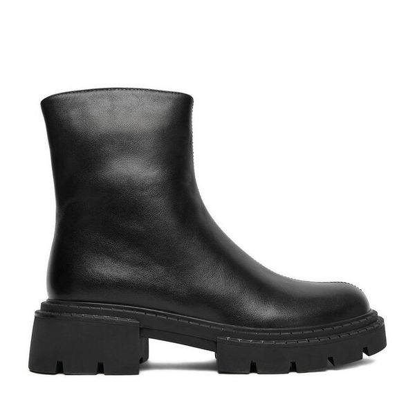 Botki Badura. Czarne botki Badura, bez wzorów, bez obcasa, na płaskiej podeszwie, bez zapięcia. Za 299.99 zł.