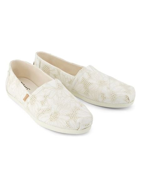 TOMS Espadryle w kolorze kremowym rozmiar: 37. Brązowe espadryle Toms, bez wzorów, bez obcasa, bez zapięcia. Za 139.95 zł.