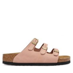 Klapki Birkenstock. Czerwone klapki Birkenstock, bez wzorów, bez obcasa. Za 529.99 zł.