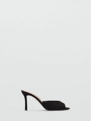 Mango Klapki 87090336 Czarny. Czarne klapki Mango, bez wzorów, z materiału, bez obcasa. Za 149.99 zł.