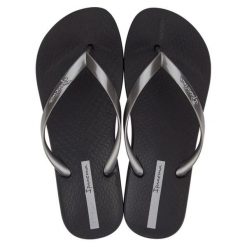Klapki damskie Ipanema Anatomic Connect japonki czarne. Czarne klapki Ipanema, bez wzorów, z materiału, bez obcasa, na płaskiej podeszwie. Za 72.00 zł.