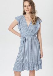 Jasnoniebieska Sukienka Meretina. Niebieskie sukienki Born2be, na imprezę, l, bez wzorów, z materiału, bez kołnierzyka, bez ramiączek, midi, kopertowe. Za 74.99 zł.