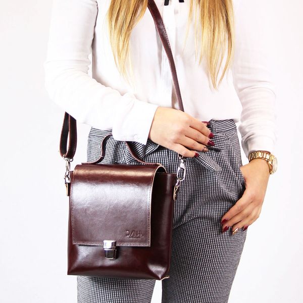 Skórzana torebka damska T389 koniak. Torebki klasyczne DAN-A, bez wzorów, ze skóry, bez dodatków. Za 229.99 zł.