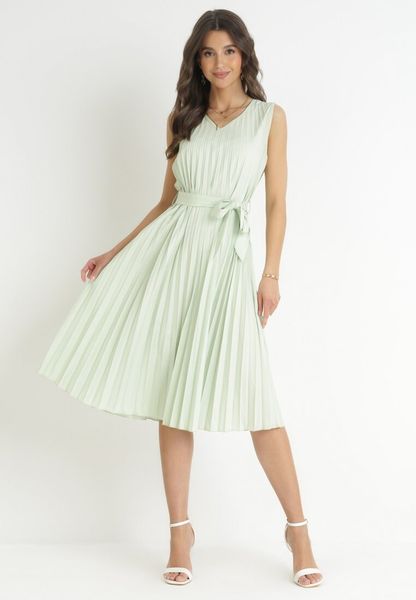 Miętowa Plisowana Sukienka Midi z Rozkloszowanym Dołem i Materiałowym Paskiem Katinka. Zielone sukienki Born2be, m, bez wzorów, z materiału, wizytowe, bez kołnierzyka, bez ramiączek, midi, rozkloszowane. Za 79.99 zł.