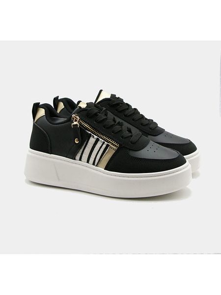 Bellucci Sneakersy w kolorze czarnym rozmiar: 38. Czarne trampki Bellucci, bez wzorów, bez zapięcia. Za 93.07 zł.