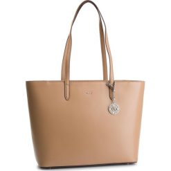 Torebka DKNY - Bryant R83A3654 Latte LAT. Brązowe shopper DKNY, bez wzorów, ze skóry, bez dodatków. W wyprzedaży za 639.00 zł.