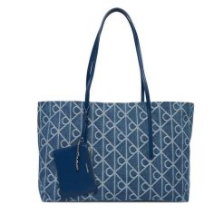 Torebka Calvin Klein. Niebieskie shopper Calvin Klein, bez wzorów, z denimu, bez dodatków. Za 649.99 zł.
