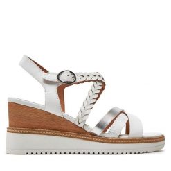 Sandały Tamaris. Białe sandały Tamaris, bez wzorów, bez obcasa, na koturnie, bez zapięcia. Za 219.99 zł.
